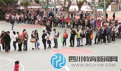 南京民办校招160人来3000多人，家长排一夜