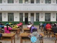 岳池县保华小学举行学生书法比赛