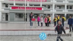 十方堂小学举行“学雷锋”爱心捐款活动