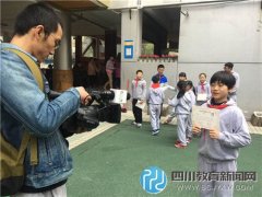 “绿随心动 心随书行” 新华路小学学生