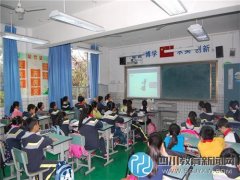 桐梓林小学举行科创主题集体朝会活动