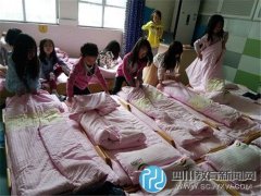 提高幼儿能力 二十三幼举行叠被子比赛　