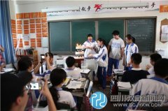 七中八一高一（2）班学生集体过特别生日