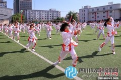 国办：中小学要安排“体育作业” 定期开