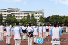 青羊教育局党委副书记刘立频到文翁实验